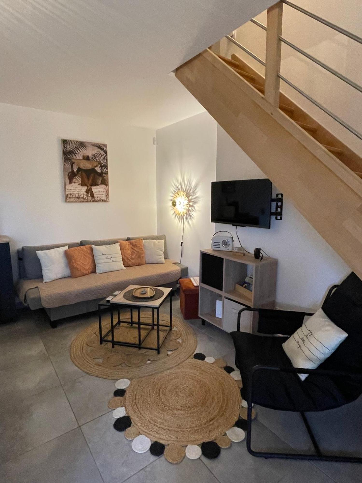 A Casa Di Lo Villa Lecci Bagian luar foto